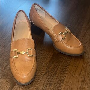 Adrienne Vittadini Tan Loafers Block Heel with Gold Buckle Detail Size 10